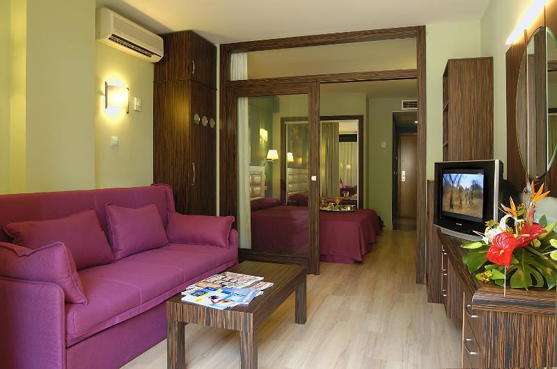 Evenia Olympic Suites Льорет-де-Мар Екстер'єр фото